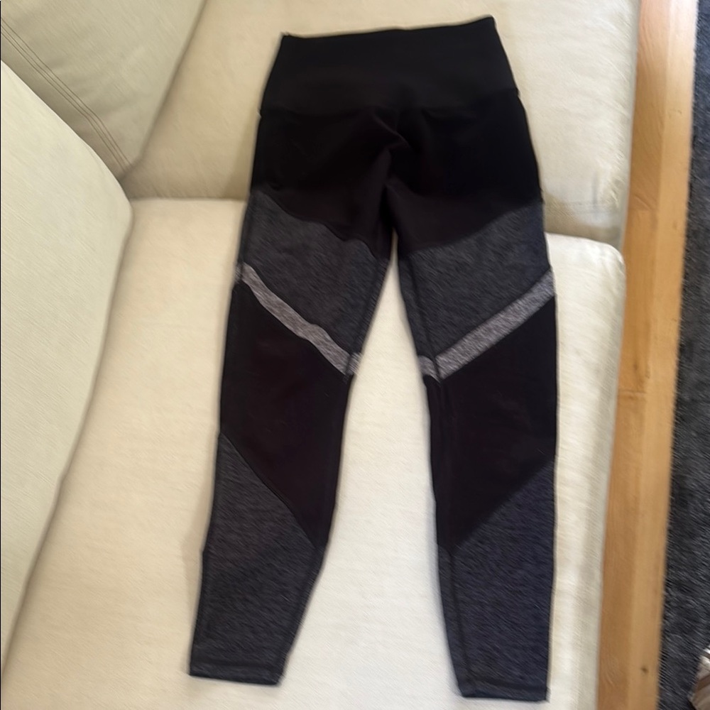ALO Yoga Two-Tone Leggings
